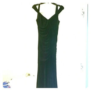 Laundry black dress size 4 very beautiful on!.